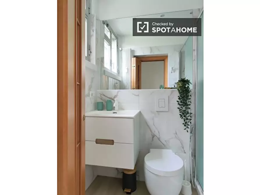 Immagine 5 di Camera condivisa in affitto  in Viale Omero a Milano