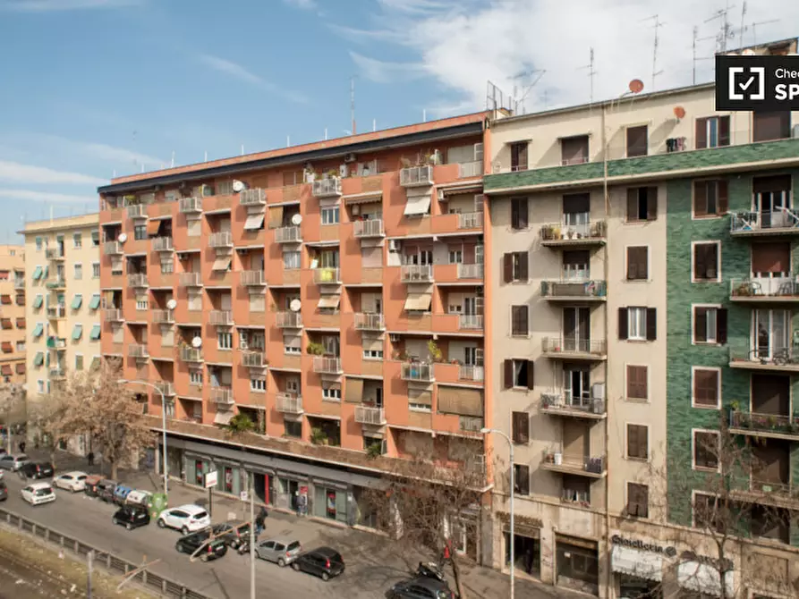 Immagine 6 di Camera condivisa in affitto  in Via Casilina a Roma