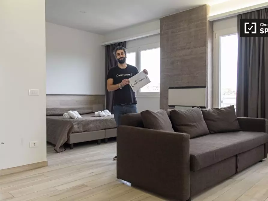 Immagine 19 di Appartamento in affitto  in Via di Acqua Bullicante a Roma