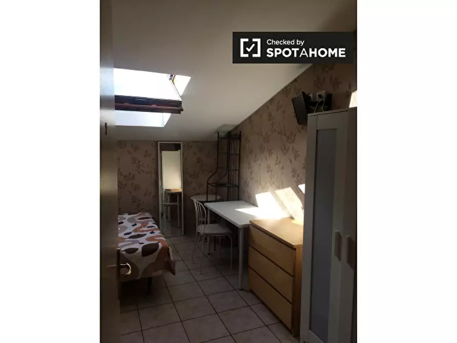 Immagine 17 di Camera condivisa in affitto  in Via Gaeta, 00185 Roma RM, Italy a Roma