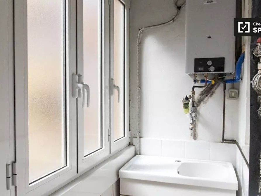 Immagine 5 di Camera condivisa in affitto  in Via Camilla a Roma