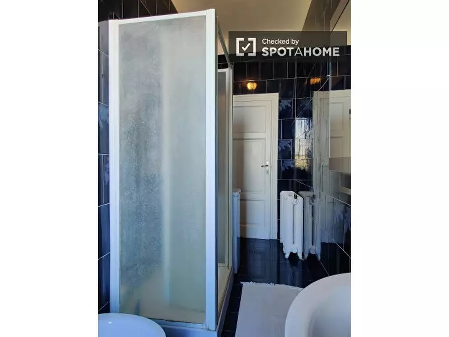 Immagine 16 di Camera condivisa in affitto  in Viale Campania a Milano