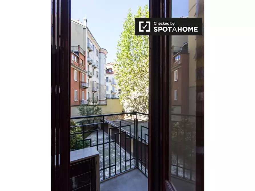 Immagine 4 di Camera condivisa in affitto  in Viale Romagna a Milano