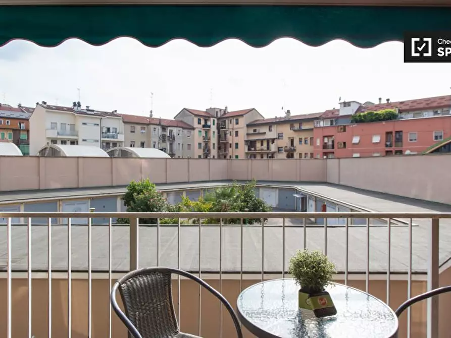 Immagine 5 di Camera condivisa in affitto  in Piazzale Siena a Milano