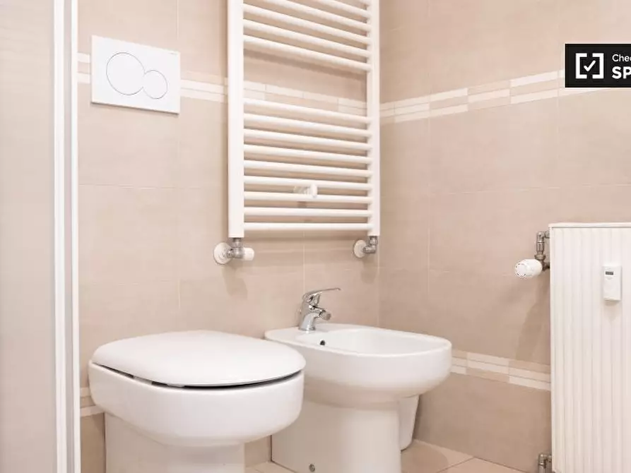 Immagine 16 di Camera condivisa in affitto  in Via Zanobini a Roma