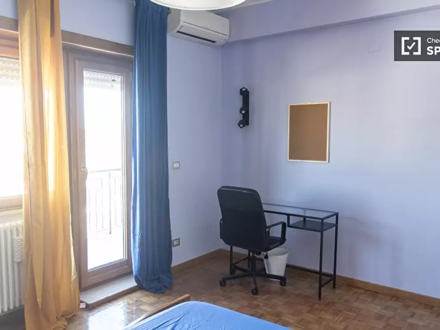 Immagine 3 di Camera condivisa in affitto  in Via Padre Semeria a Roma