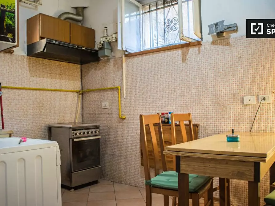 Immagine 4 di Camera condivisa in affitto  in Vicolo del Vicario, 00165 Roma RM, Italy a Roma