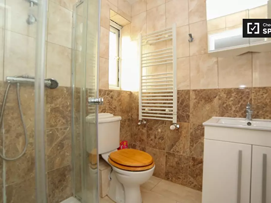 Immagine 5 di Camera condivisa in affitto  in Atlantis Cl a Barking