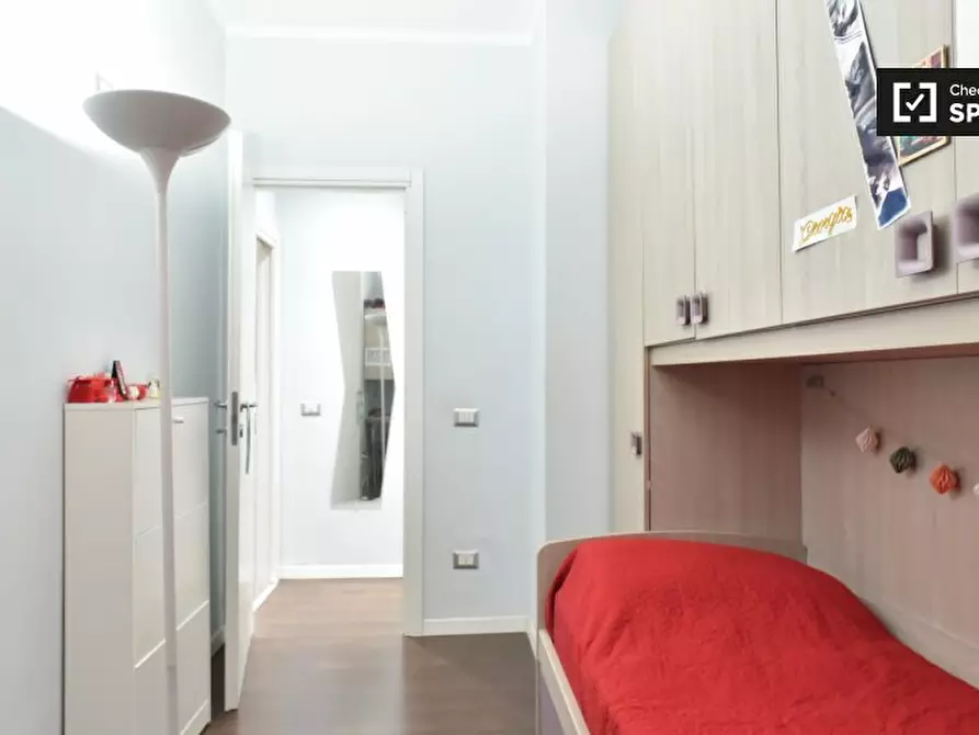Immagine 3 di Camera condivisa in affitto  in Via Val d'Ossola a Roma