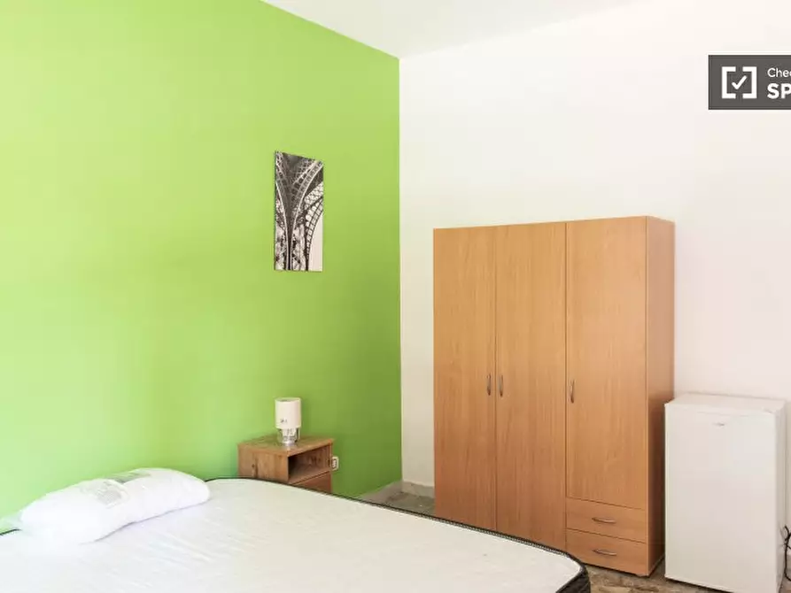 Immagine 2 di Camera condivisa in affitto  in Via Gregorio Ricci Curbastro a Roma