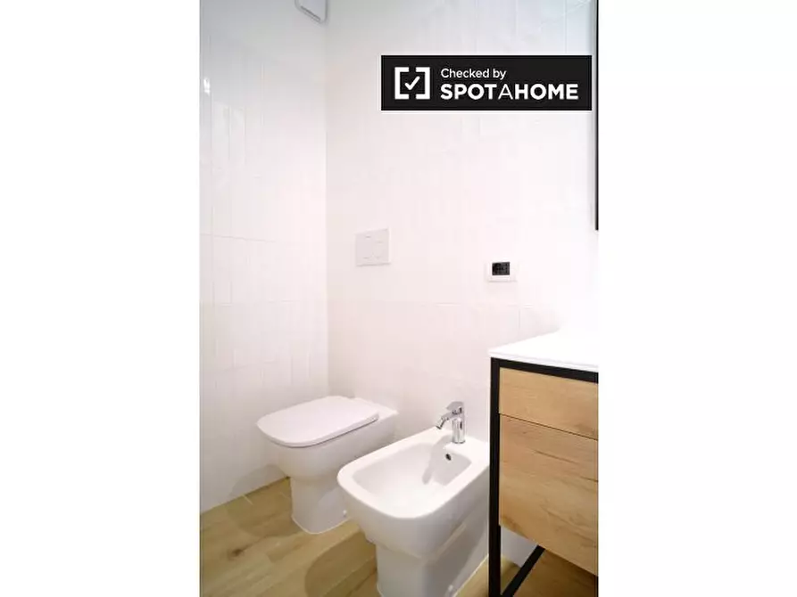 Immagine 6 di Camera condivisa in affitto  in Largo Ettore Marchiafava a Roma