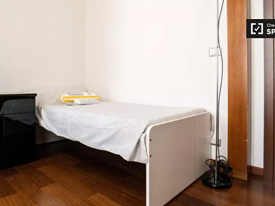 Immagine 9 di Camera condivisa in affitto  in Via Francesco dall'Ongaro a Milano