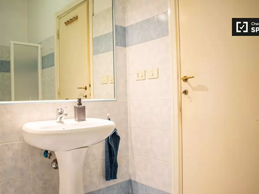 Immagine 10 di Camera condivisa in affitto  in Via Alfredo Catalani a Roma