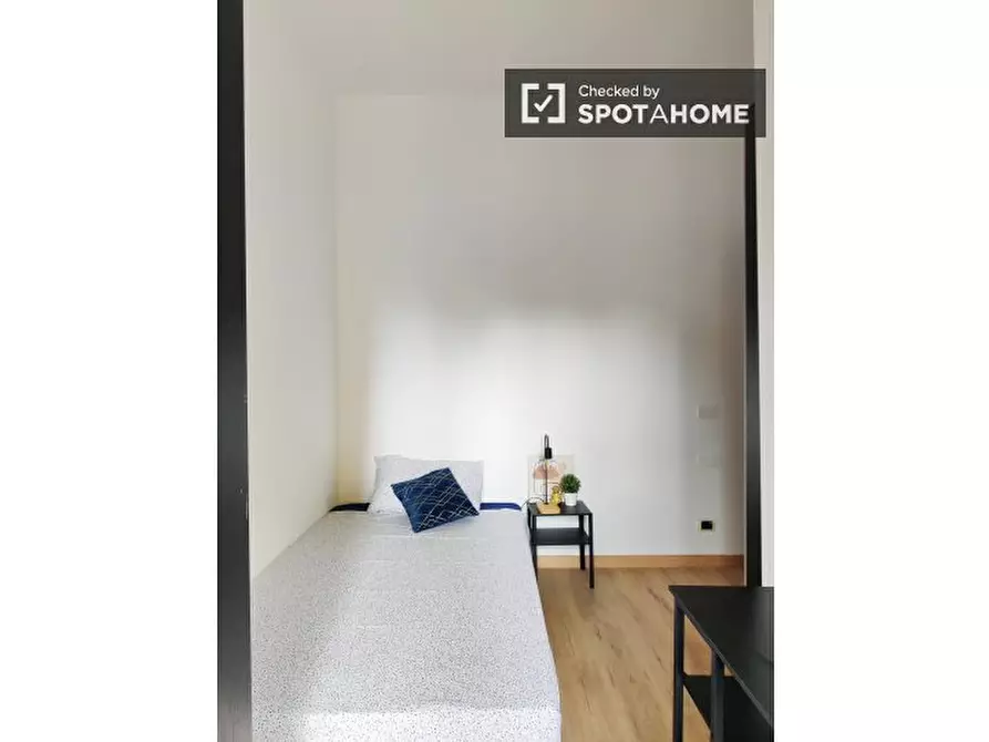 Immagine 3 di Camera condivisa in affitto  in Viale Enrico Forlanini a Milano