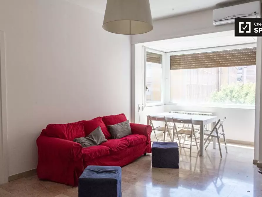 Immagine 12 di Camera condivisa in affitto  in Via Luca Valerio a Roma