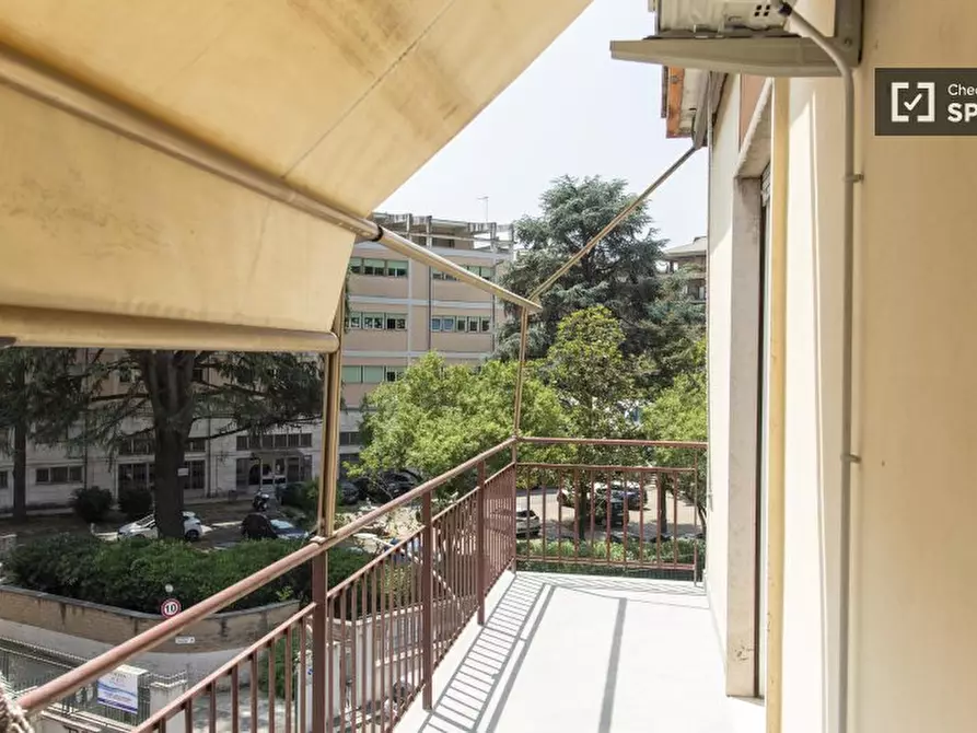 Immagine 14 di Camera condivisa in affitto  in Piazza Alfonso Neuschuler a Roma