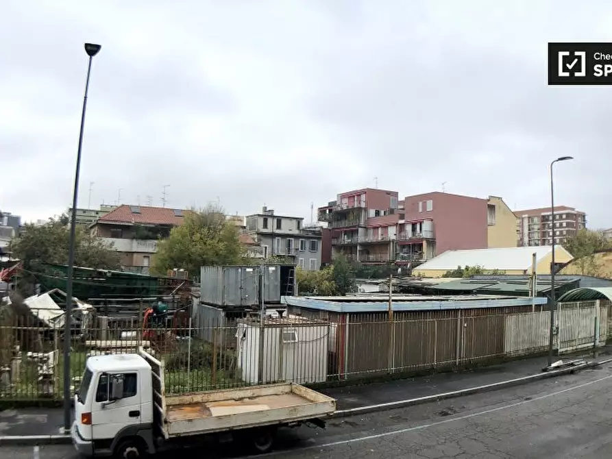Immagine 6 di Camera condivisa in affitto  in Via Empedocle a Milano
