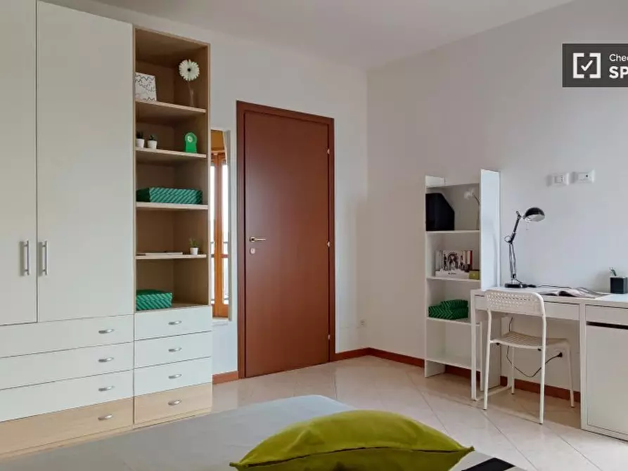 Immagine 12 di Camera condivisa in affitto  in Via Giambellino a Milano