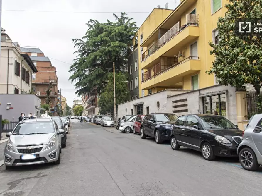 Immagine 19 di Camera condivisa in affitto  in Via Agri a Roma