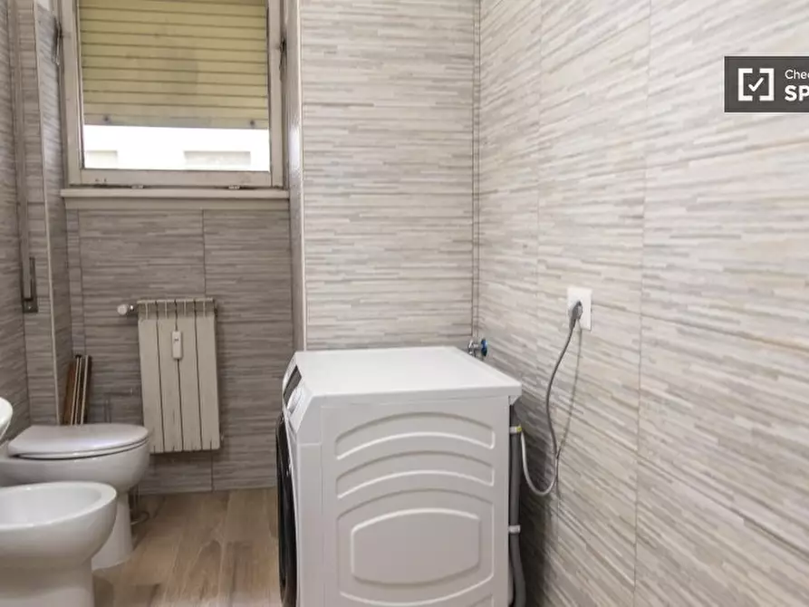 Immagine 16 di Camera condivisa in affitto  in Lungotevere di Pietra Papa a Roma