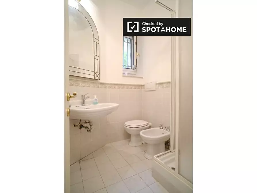 Immagine 9 di Camera condivisa in affitto  in Via Malta a Roma