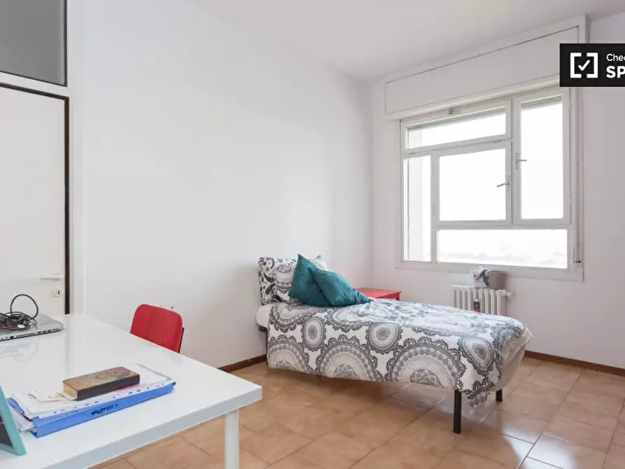 Immagine 2 di Camera condivisa in affitto  in Via Michele Saponaro a Milano