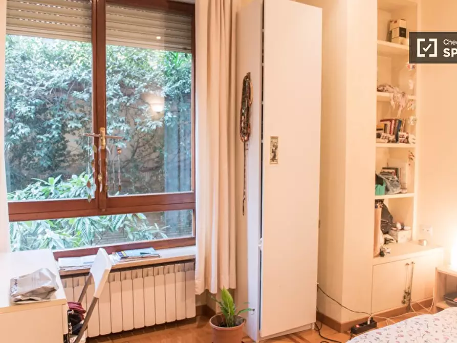 Immagine 2 di Camera condivisa in affitto  in Via Guattani a Roma