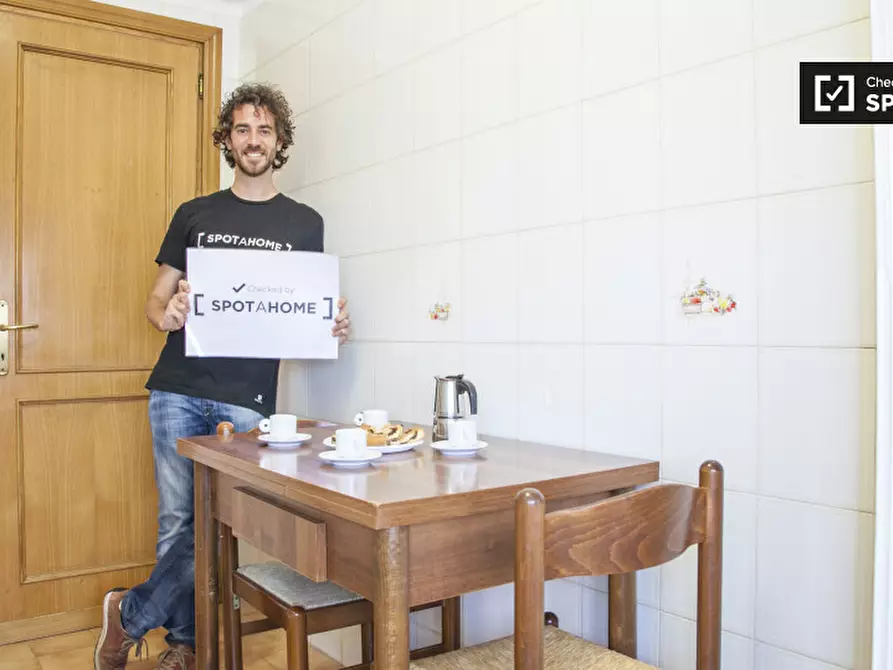 Immagine 8 di Camera condivisa in affitto  in Via Sestio Menas a Roma