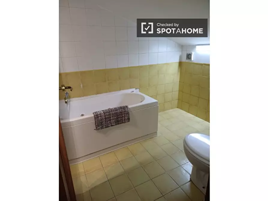 Immagine 1 di Camera condivisa in affitto  in Via Fraconalto a Roma