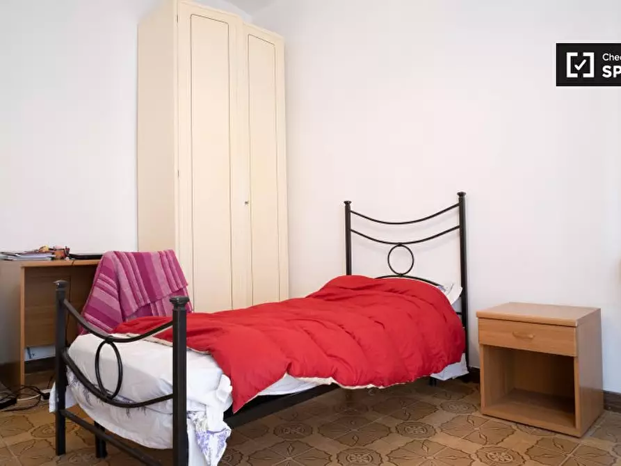 Immagine 2 di Camera condivisa in affitto  in Via degli Equi, 00185 Roma RM, Italy a Roma