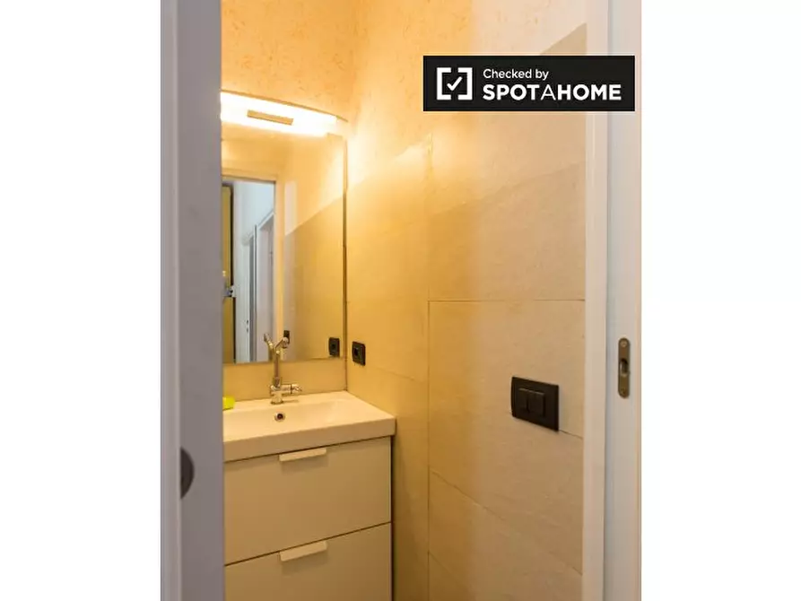 Immagine 19 di Camera condivisa in affitto  in Via Negroli a Milano