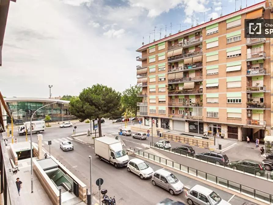 Immagine 13 di Camera condivisa in affitto  in Viale Partenope a Roma