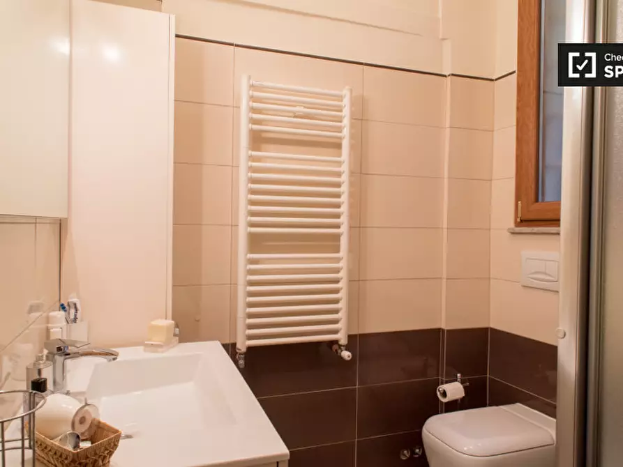 Immagine 18 di Camera condivisa in affitto  in Via Napoli a Roma