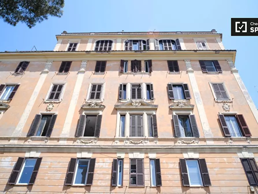 Immagine 17 di Camera condivisa in affitto  in Via Appia Nuova a Roma