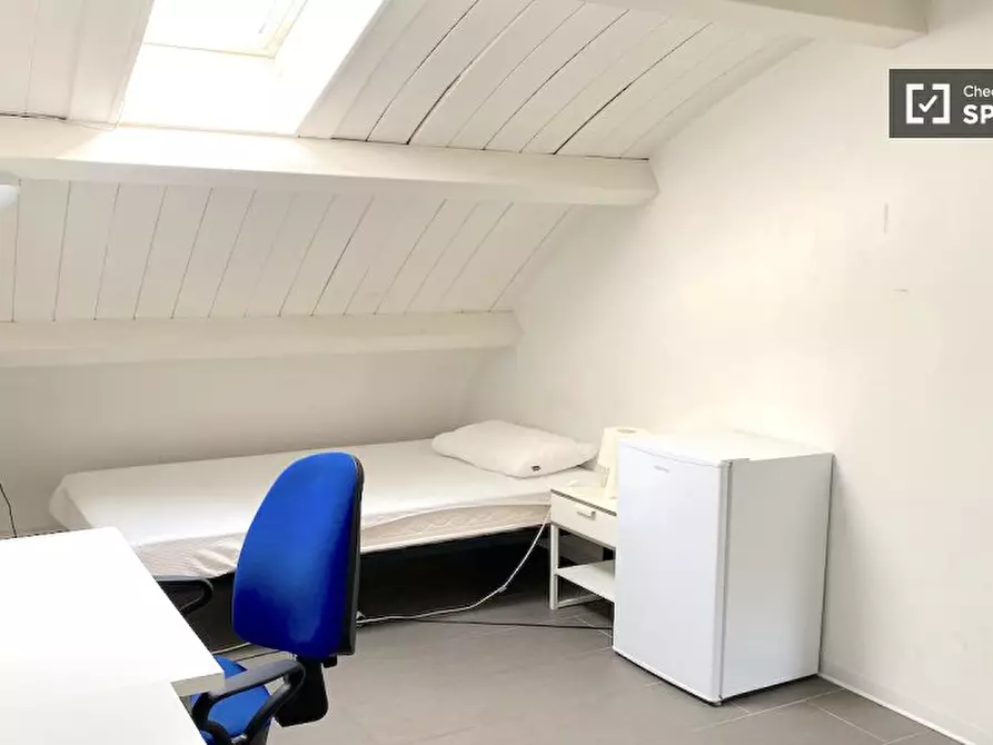 Immagine 2 di Camera condivisa in affitto  in Via di Carcaricola a Roma