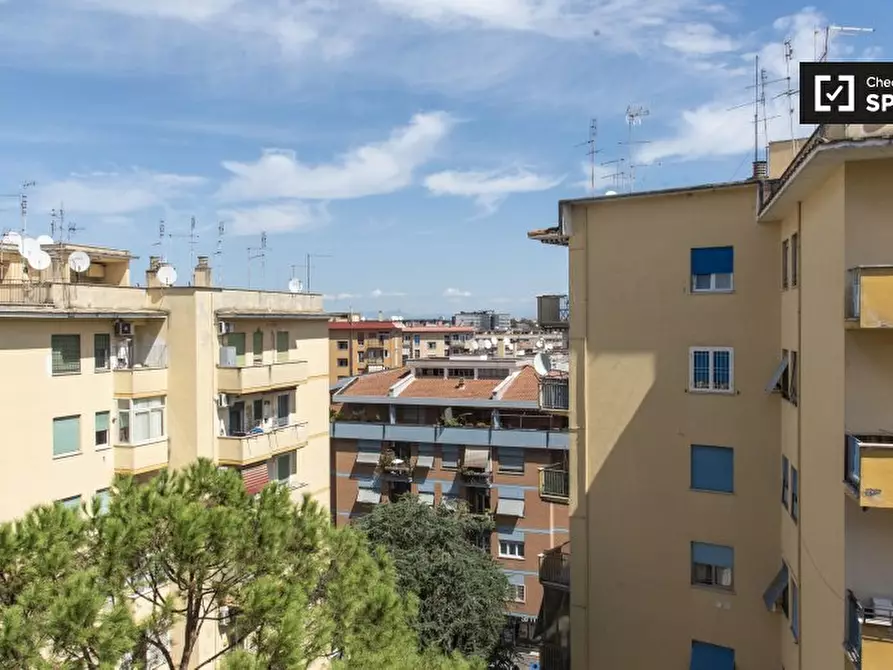 Immagine 14 di Camera condivisa in affitto  in Via di Grotta Perfetta a Roma