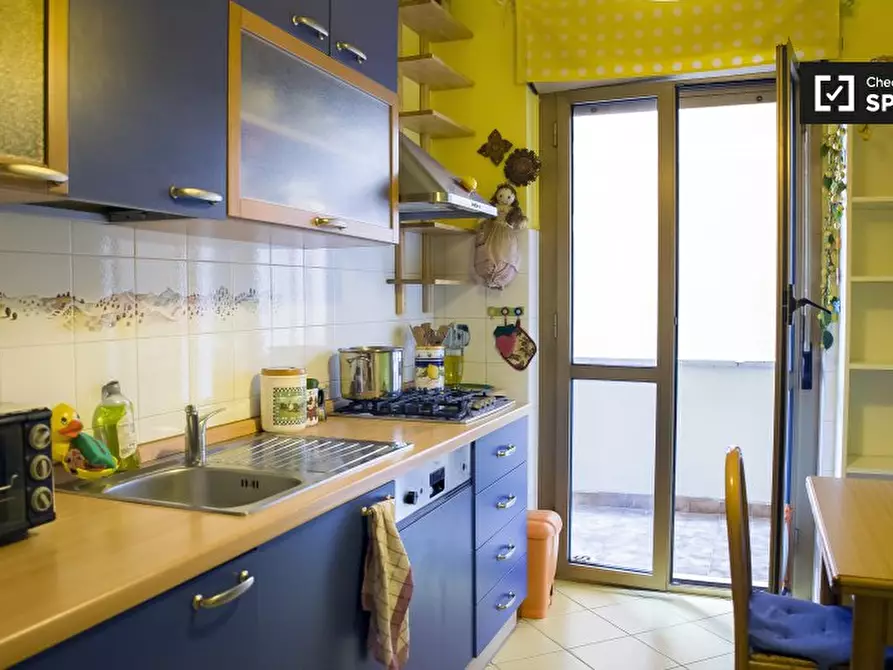 Immagine 5 di Camera condivisa in affitto  in Via Rugantino, 00169 Roma RM, Italy a Roma