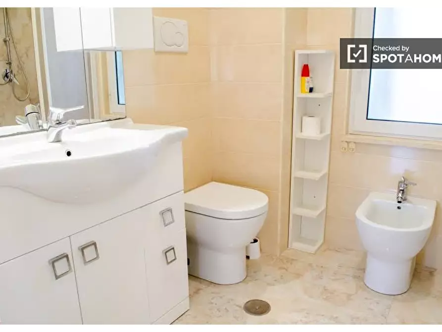 Immagine 10 di Camera condivisa in affitto  in Viale dello Scalo di San Lorenzo a Roma