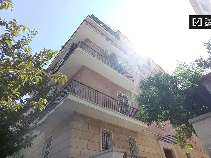 Immagine 14 di Camera condivisa in affitto  in Via Panama a Roma