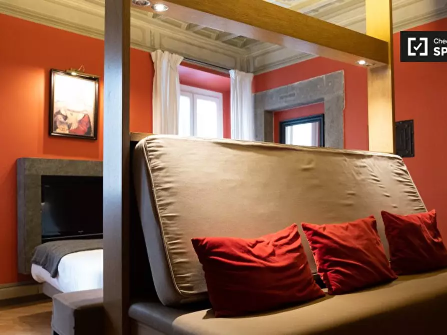 Immagine 10 di Ufficio in affitto  in Via del Banco di Santo Spirito a Roma