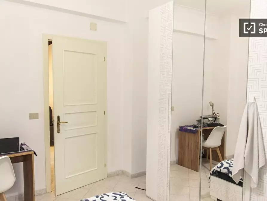 Immagine 4 di Camera condivisa in affitto  in Via Canzone del Piave a Roma