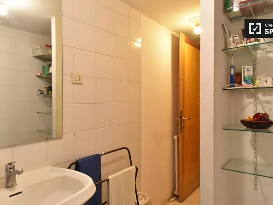 Immagine 14 di Camera condivisa in affitto  in Via Cutilia a Roma