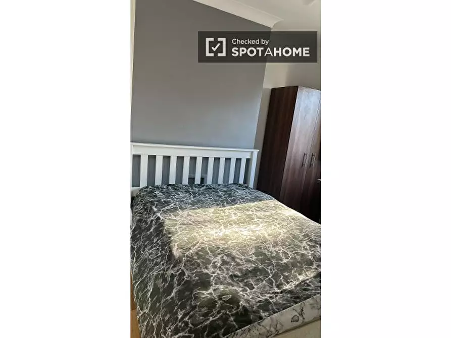 Immagine 5 di Camera condivisa in affitto  in Swanton Gardens, London SW19 6BL, UK a Merton