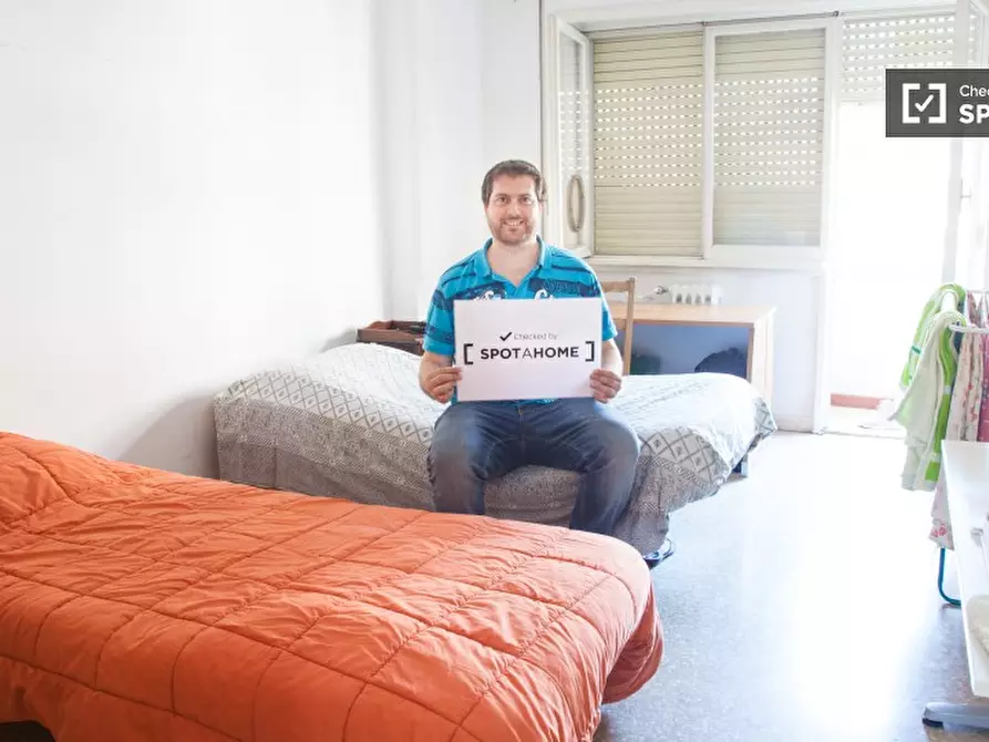 Immagine 5 di Camera condivisa in affitto  in Via Tuscolana a Roma