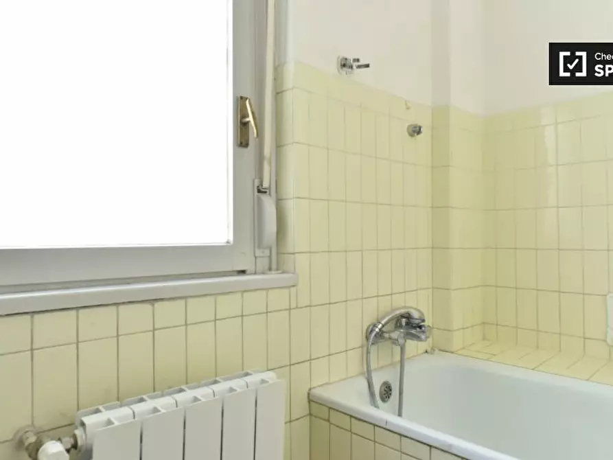 Immagine 12 di Camera condivisa in affitto  in Via Sandro Sandri a Roma