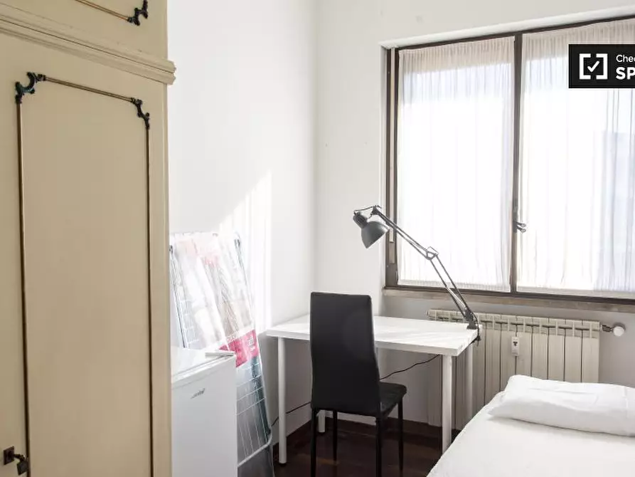 Immagine 2 di Camera condivisa in affitto  in Viale Cesare Pavese a Roma