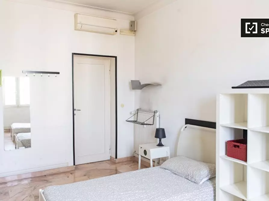 Immagine 3 di Camera condivisa in affitto  in Via Camilla a Roma