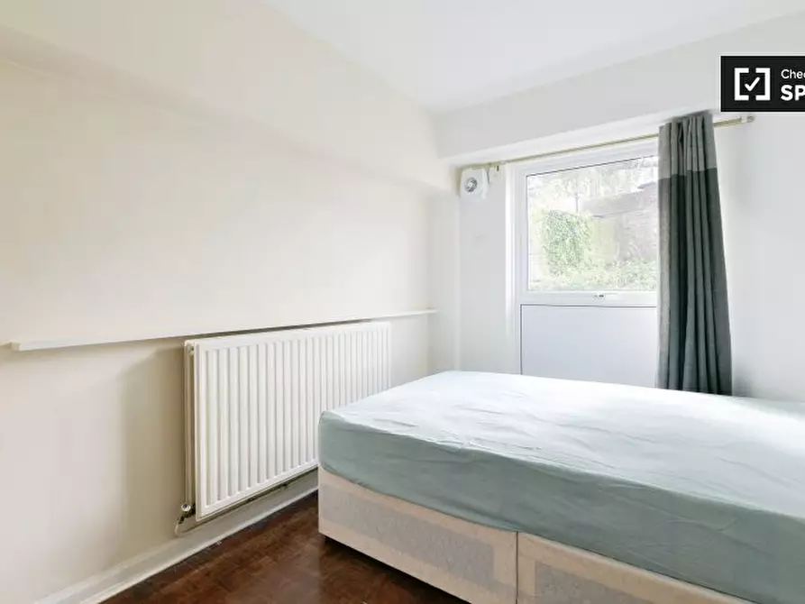 Immagine 1 di Camera condivisa in affitto  in Coligny Court,  Camberwell, London a Camberwell