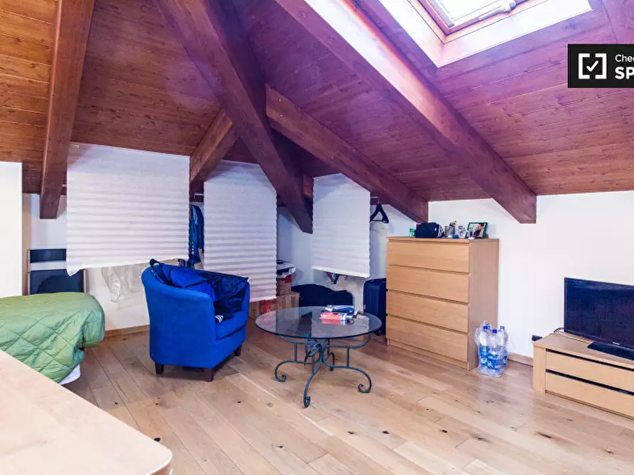 Immagine 4 di Camera condivisa in affitto  in Via Sarzana a Roma