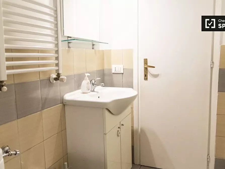 Immagine 16 di Camera condivisa in affitto  in Viale Regina Margherita a Roma